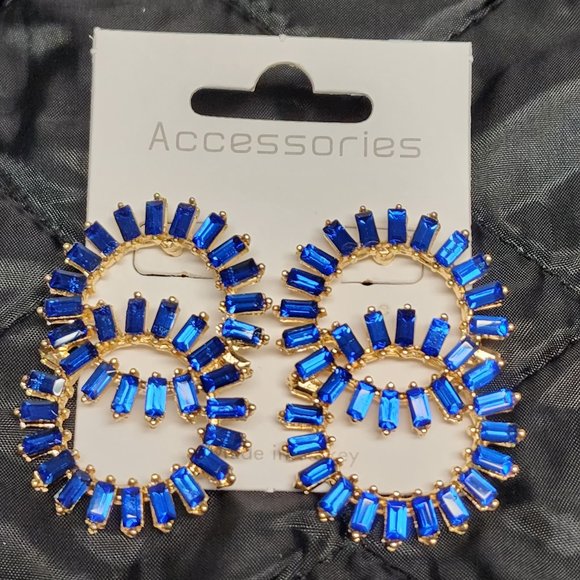 Blue circle  pierced Earing. - Picture 2 of 4